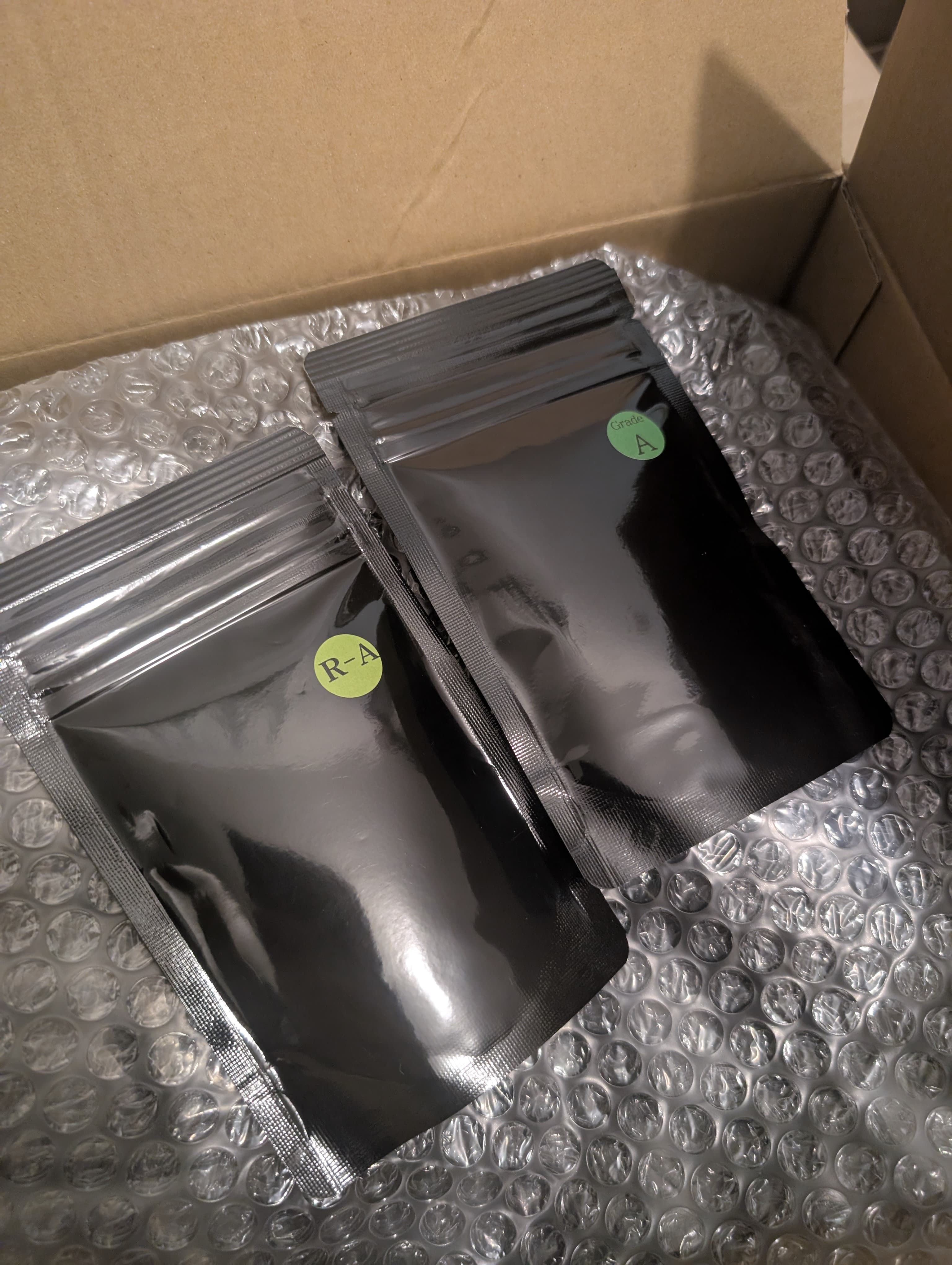 Matcha pouches with grade labels in shipping box